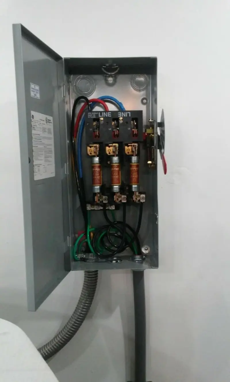 Three-phase disconnect switch installed for Smoke Detector Installation in Oronoko